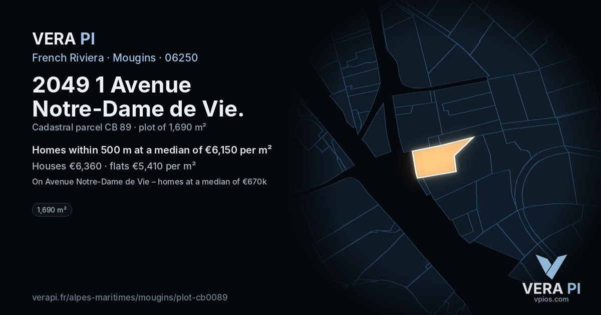 2049 1 Avenue Notre-Dame de Vie, Mougins at night – the plot lit, the parcels around coloured by the prices near them