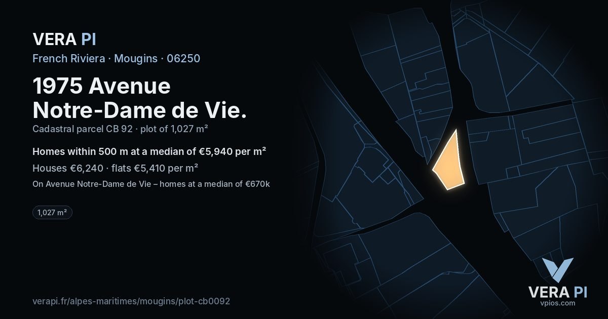 1975 Avenue Notre-Dame de Vie, Mougins at night – the plot lit, the parcels around coloured by the prices near them