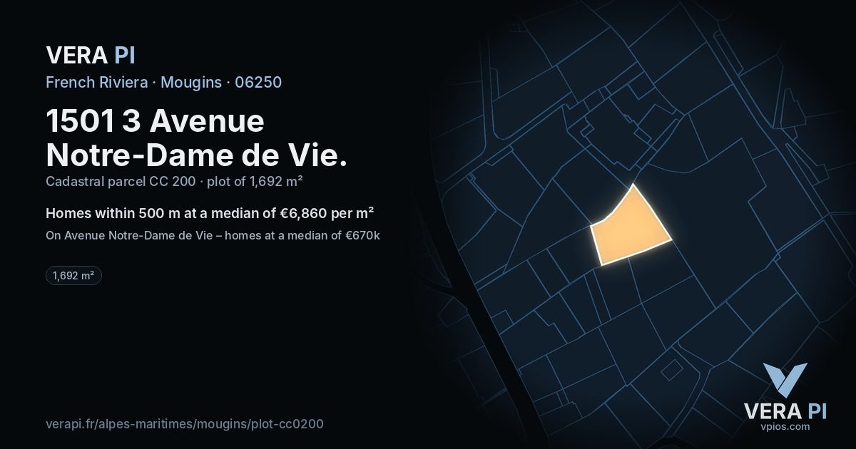 1501 3 Avenue Notre-Dame de Vie, Mougins at night – the plot lit, the parcels around coloured by the prices near them