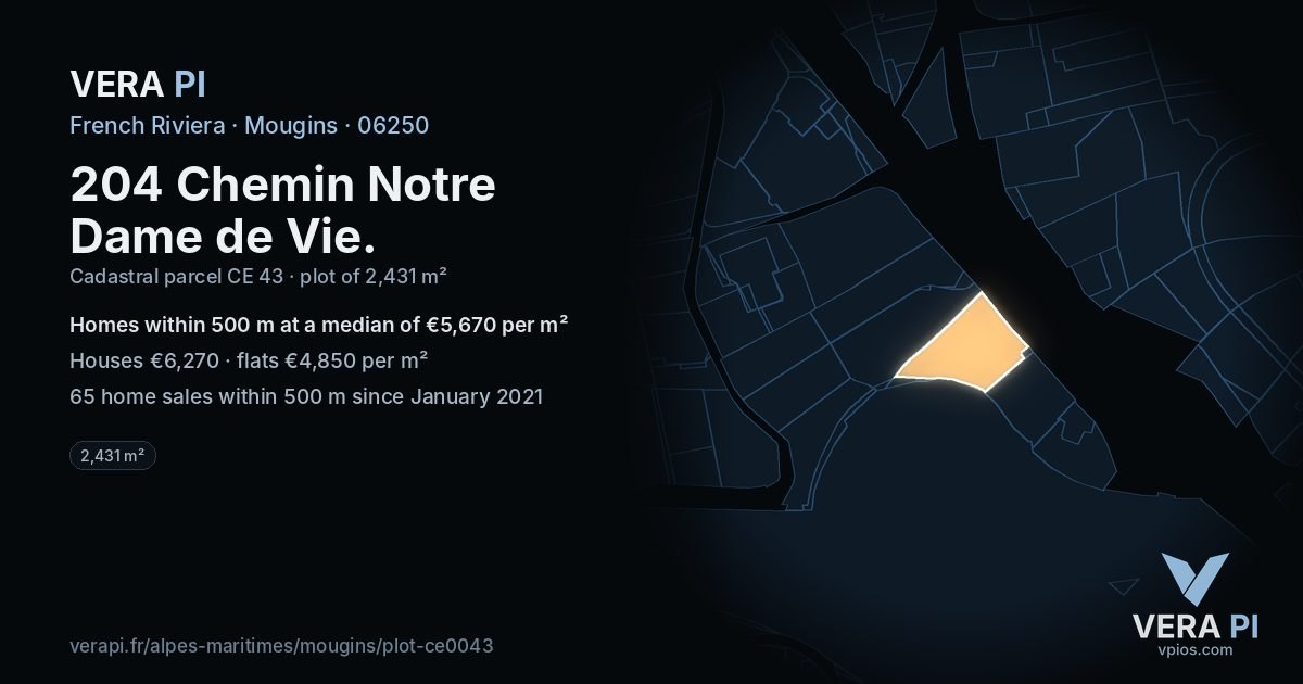 204 Chemin Notre Dame de Vie, Mougins at night – the plot lit, the parcels around coloured by the prices near them