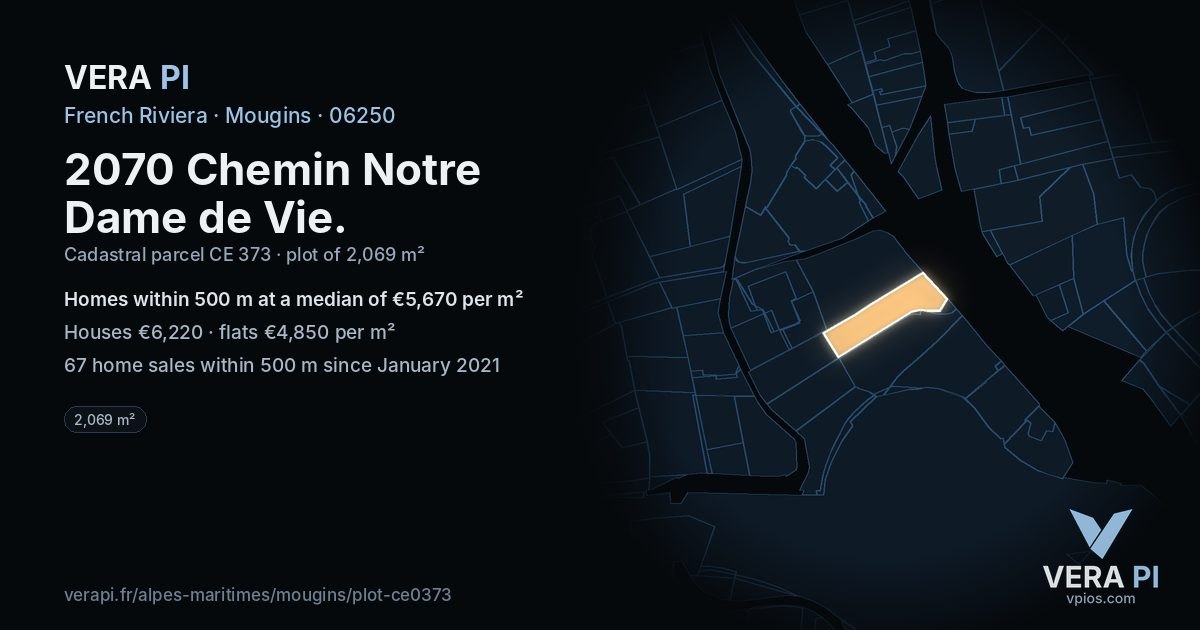2070 Chemin Notre Dame de Vie, Mougins at night – the plot lit, the parcels around coloured by the prices near them