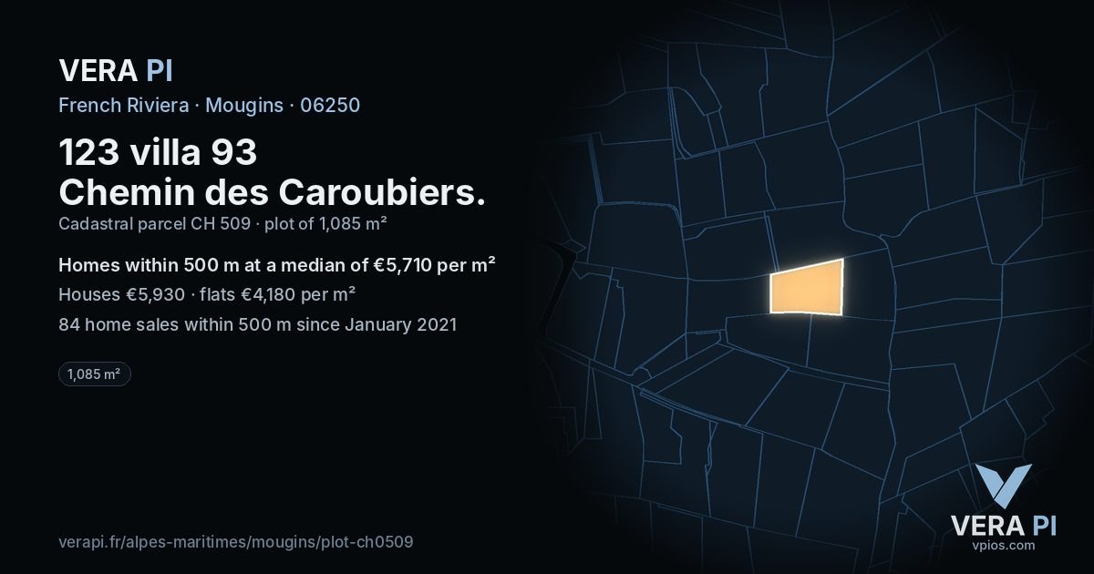 123 villa 93 Chemin des Caroubiers, Mougins at night – the plot lit, the parcels around coloured by the prices near them