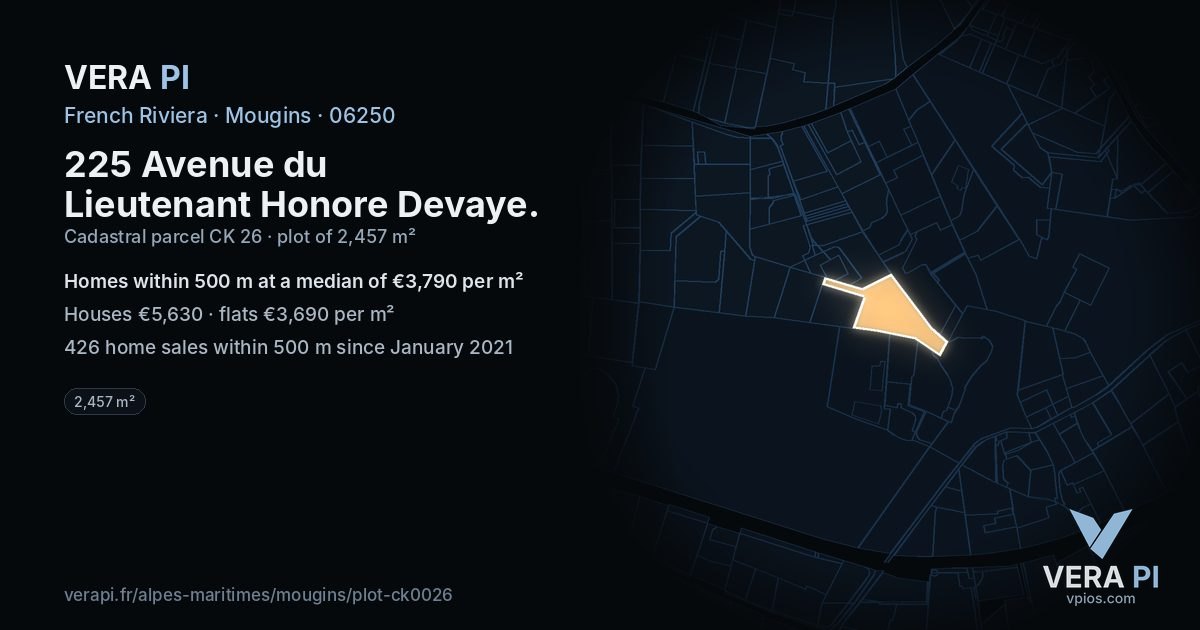 225 Avenue du Lieutenant Honore Devaye, Mougins at night – the plot lit, the parcels around coloured by the prices near them