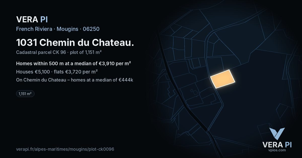 1031 Chemin du Chateau, Mougins at night – the plot lit, the parcels around coloured by the prices near them