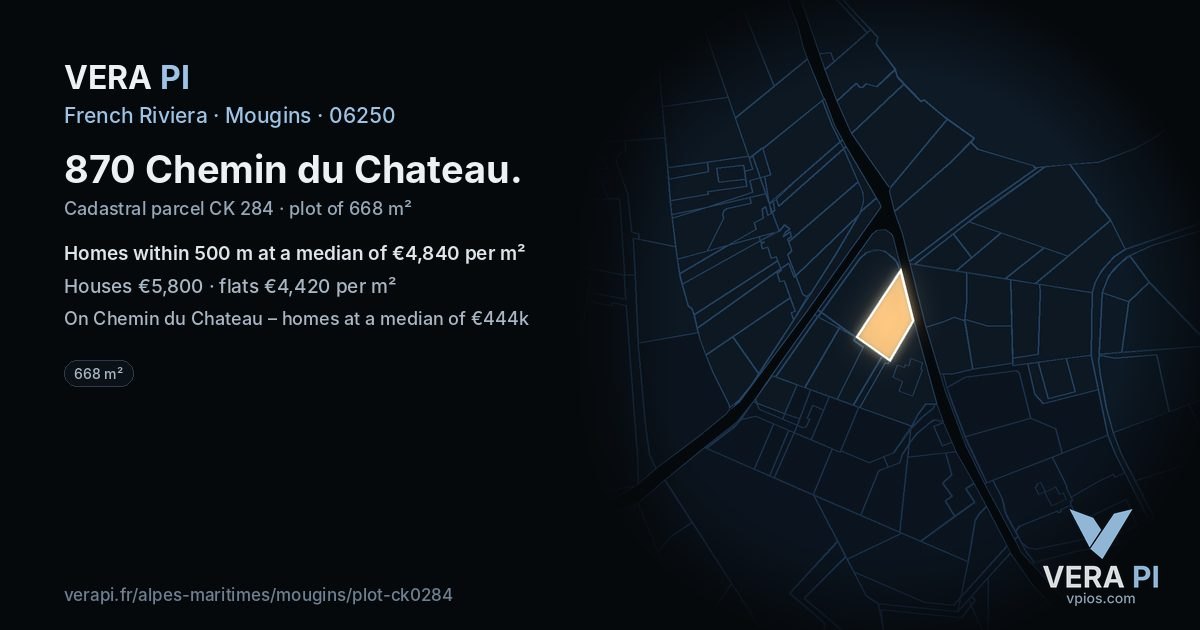 870 Chemin du Chateau, Mougins at night – the plot lit, the parcels around coloured by the prices near them
