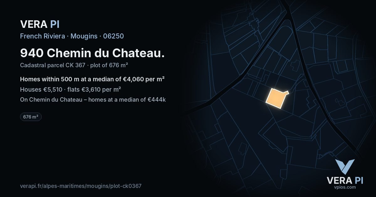 940 Chemin du Chateau, Mougins at night – the plot lit, the parcels around coloured by the prices near them