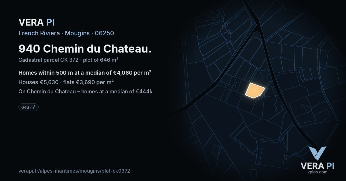 940 Chemin du Chateau, Mougins at night – the plot lit, the parcels around coloured by the prices near them