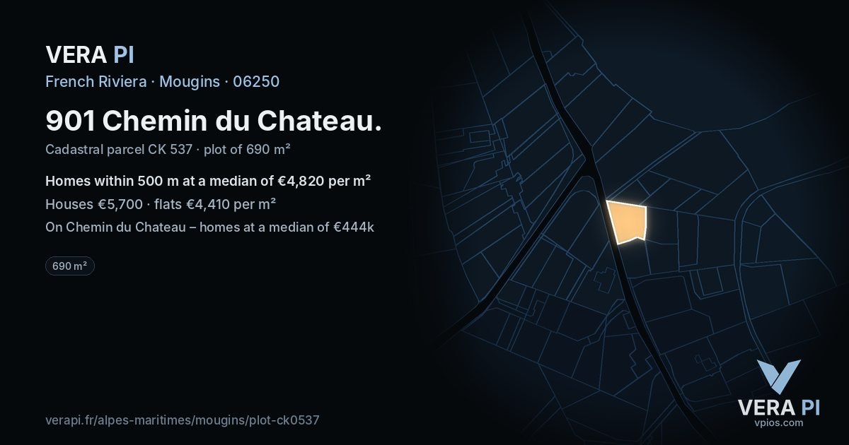 901 Chemin du Chateau, Mougins at night – the plot lit, the parcels around coloured by the prices near them