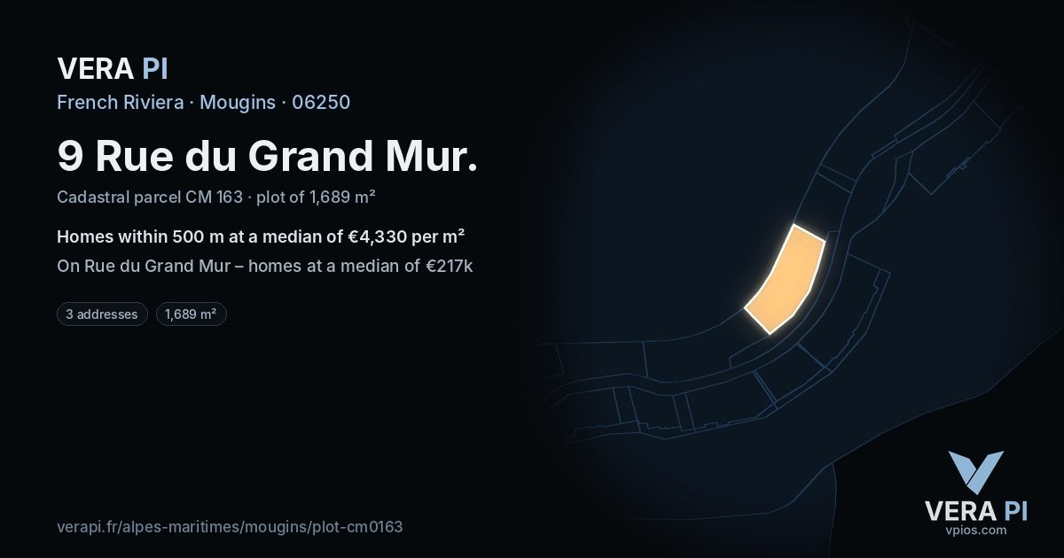 9 Rue du Grand Mur, Mougins at night – the plot lit, the parcels around coloured by the prices near them