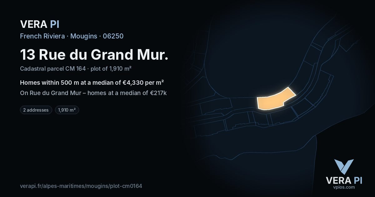 13 Rue du Grand Mur, Mougins at night – the plot lit, the parcels around coloured by the prices near them