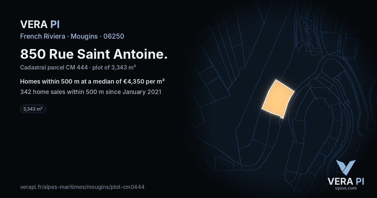 850 Rue Saint Antoine, Mougins at night – the plot lit, the parcels around coloured by the prices near them