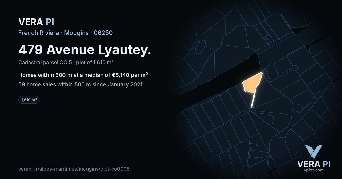 479 Avenue Lyautey, Mougins at night – the plot lit, the parcels around coloured by the prices near them
