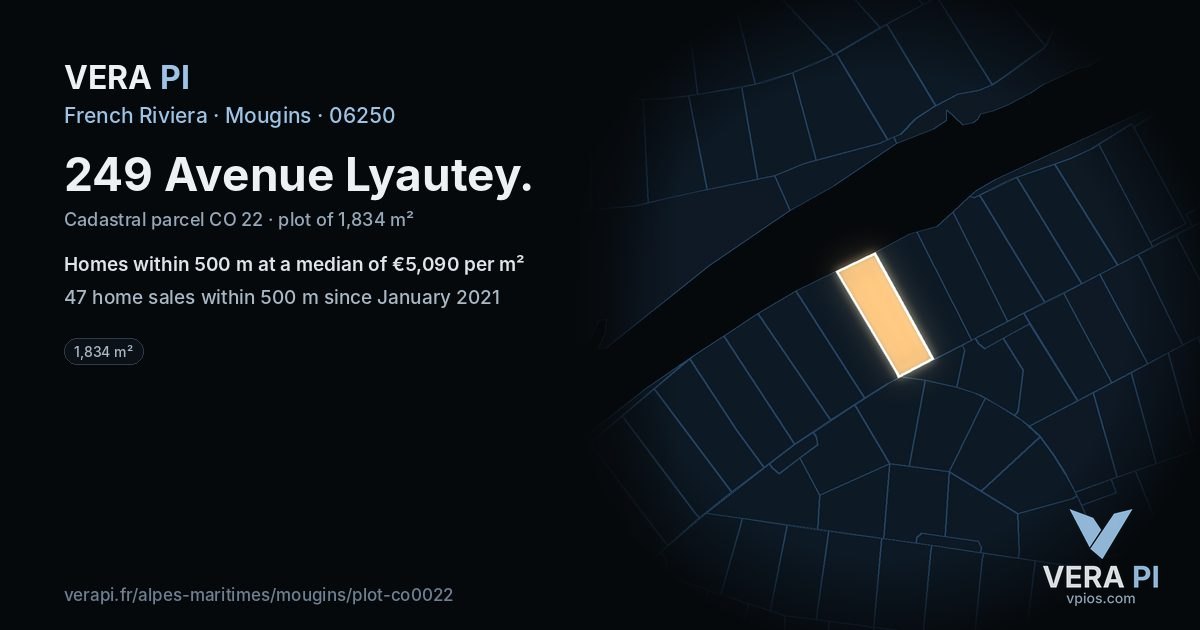 249 Avenue Lyautey, Mougins at night – the plot lit, the parcels around coloured by the prices near them