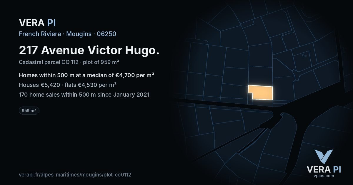217 Avenue Victor Hugo, Mougins at night – the plot lit, the parcels around coloured by the prices near them