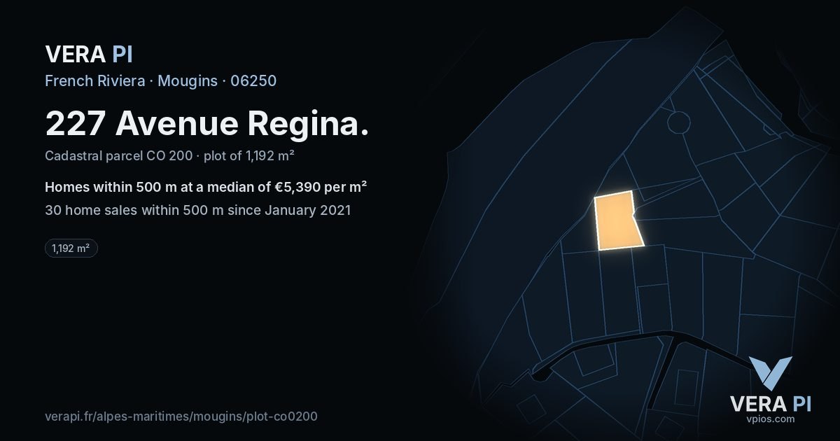 227 Avenue Regina, Mougins at night – the plot lit, the parcels around coloured by the prices near them