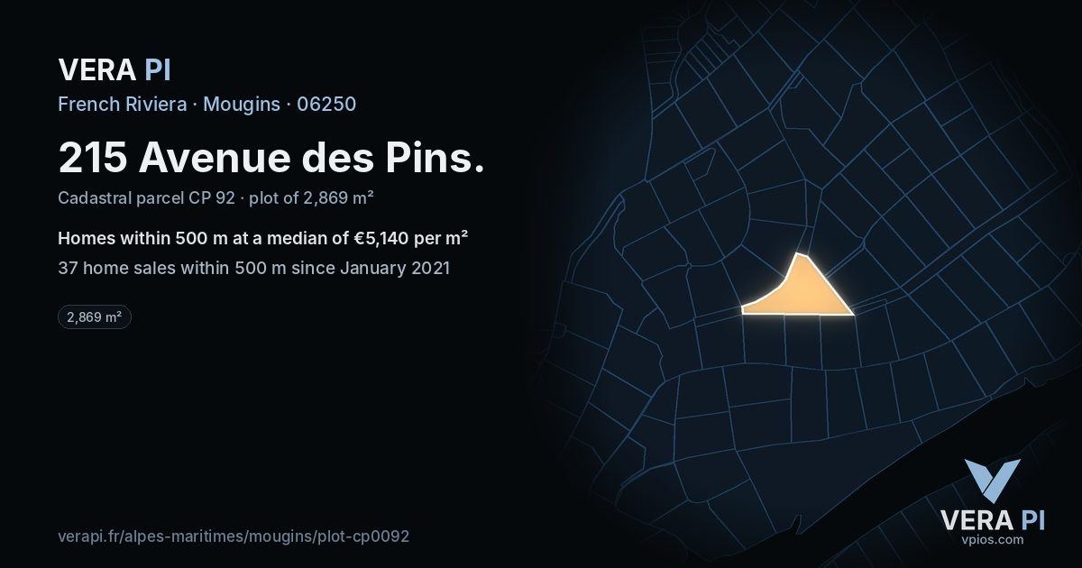 215 Avenue des Pins, Mougins at night – the plot lit, the parcels around coloured by the prices near them