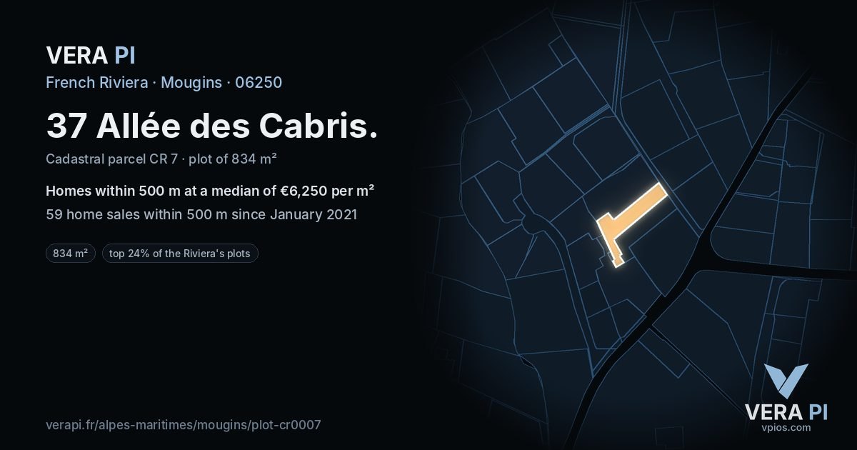 37 Allée des Cabris, Mougins at night – the plot lit, the parcels around coloured by the prices near them