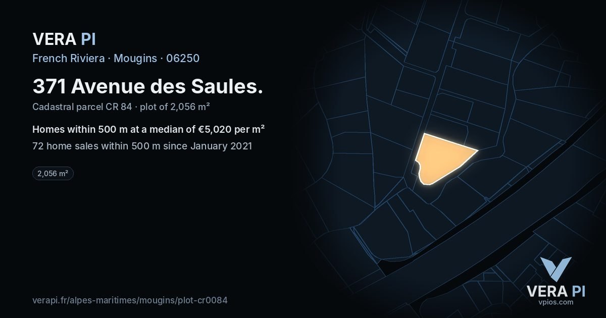 371 Avenue des Saules, Mougins at night – the plot lit, the parcels around coloured by the prices near them