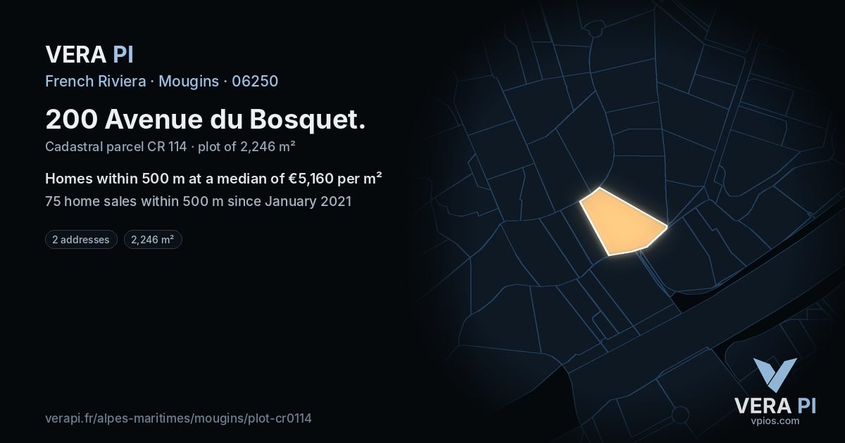 200 Avenue du Bosquet, Mougins at night – the plot lit, the parcels around coloured by the prices near them