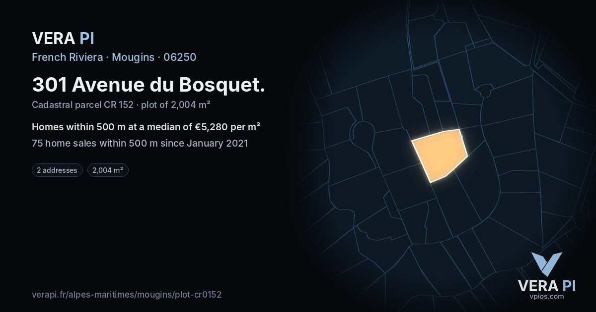 301 Avenue du Bosquet, Mougins at night – the plot lit, the parcels around coloured by the prices near them