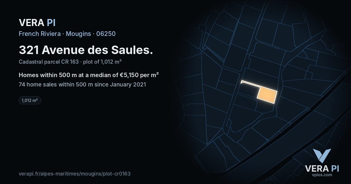 321 Avenue des Saules, Mougins at night – the plot lit, the parcels around coloured by the prices near them