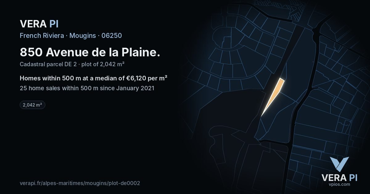 850 Avenue de la Plaine, Mougins at night – the plot lit, the parcels around coloured by the prices near them