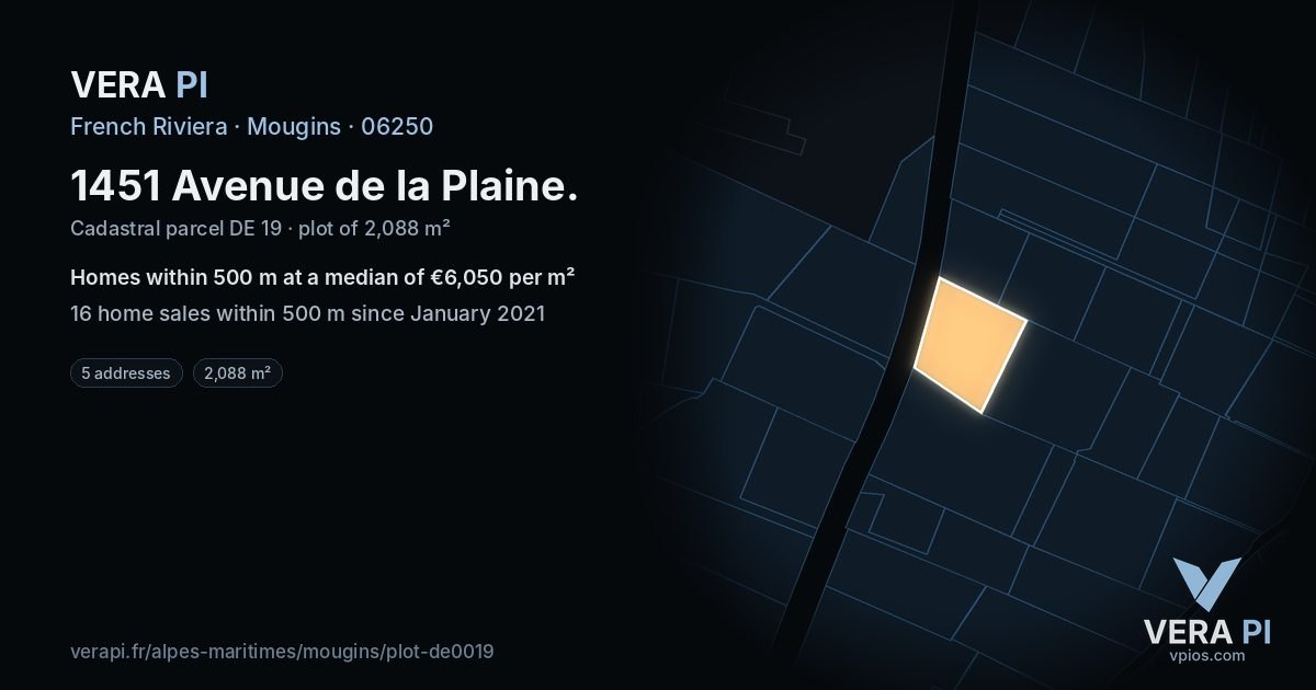 1451 Avenue de la Plaine, Mougins at night – the plot lit, the parcels around coloured by the prices near them