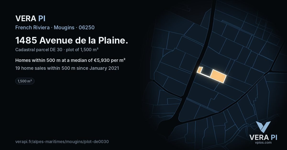 1485 Avenue de la Plaine, Mougins at night – the plot lit, the parcels around coloured by the prices near them