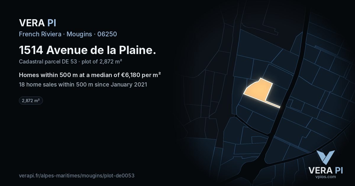 1514 Avenue de la Plaine, Mougins at night – the plot lit, the parcels around coloured by the prices near them