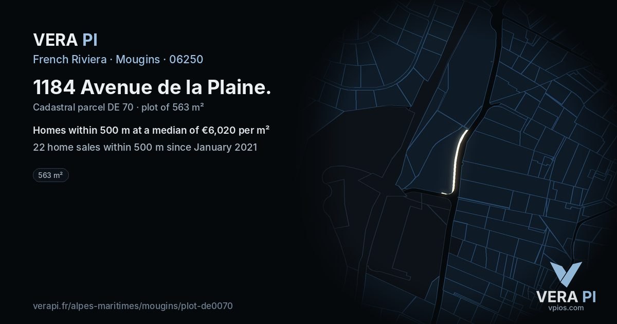 1184 Avenue de la Plaine, Mougins at night – the plot lit, the parcels around coloured by the prices near them