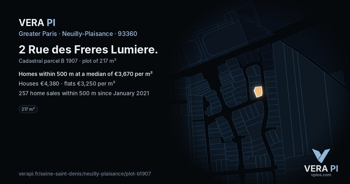 2 Rue des Freres Lumiere, Neuilly-Plaisance at night – the plot lit, the parcels around coloured by the prices near them