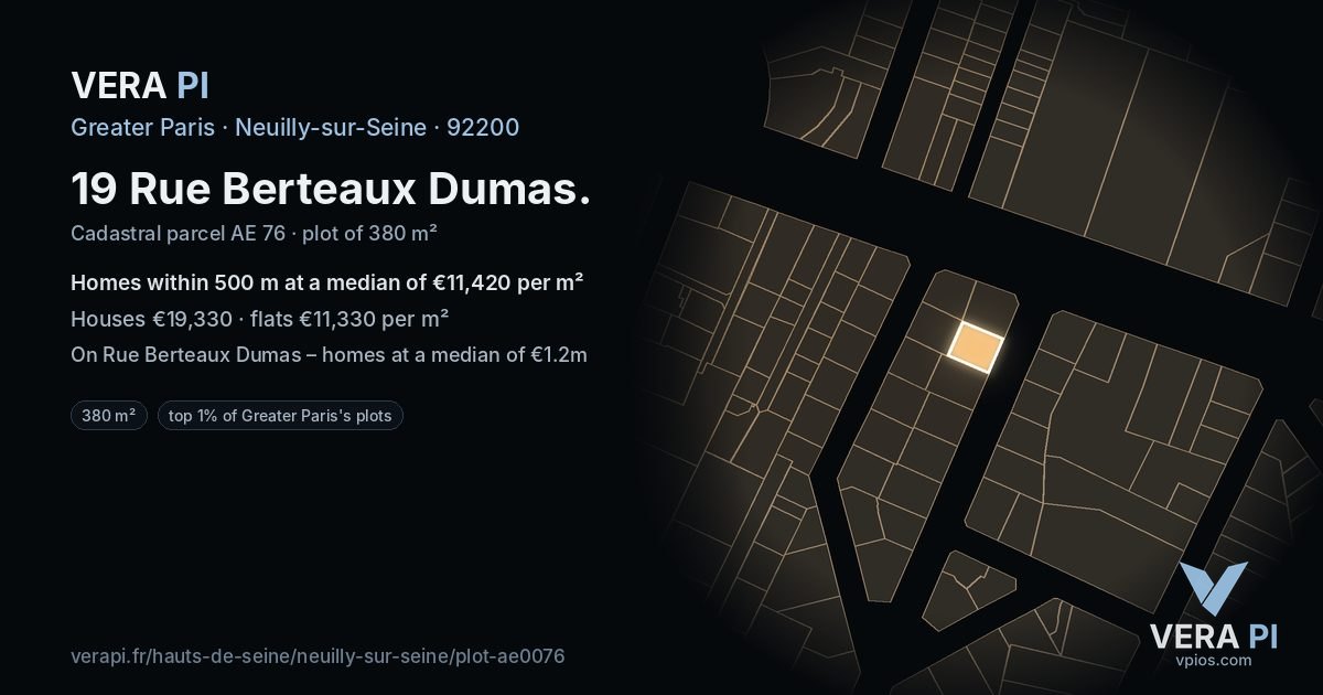 19 Rue Berteaux Dumas, Neuilly-sur-Seine at night – the plot lit, the parcels around coloured by the prices near them