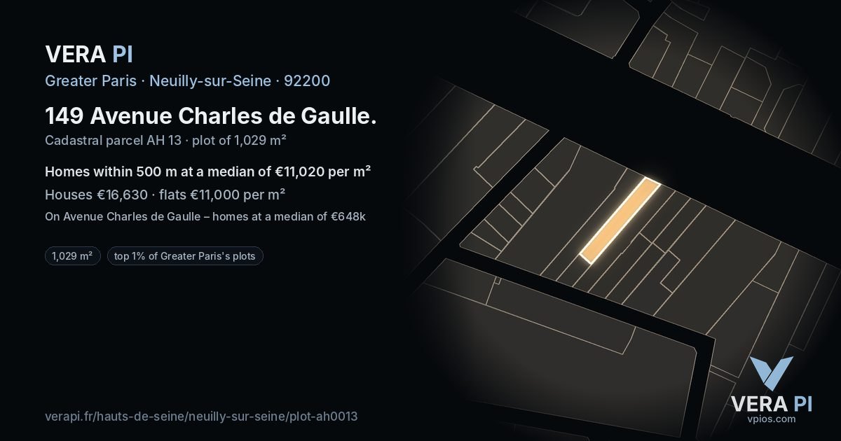 149 Avenue Charles de Gaulle, Neuilly-sur-Seine at night – the plot lit, the parcels around coloured by the prices near them