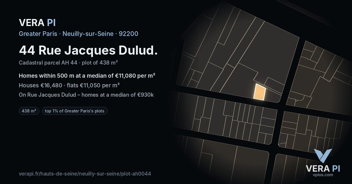 44 Rue Jacques Dulud, Neuilly-sur-Seine at night – the plot lit, the parcels around coloured by the prices near them