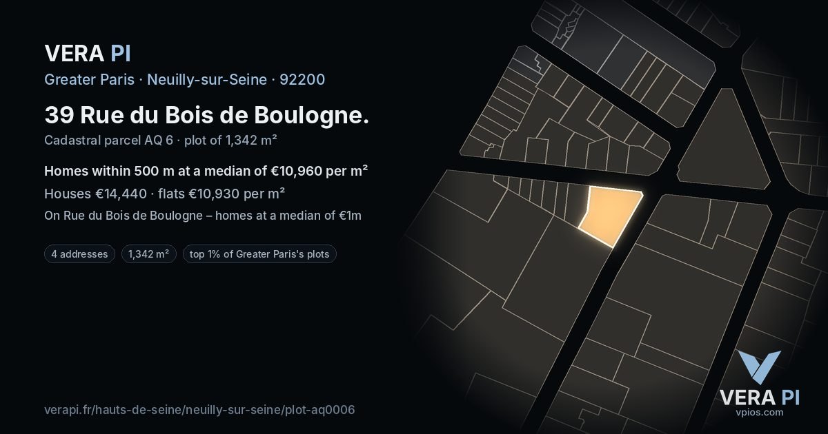 39 Rue du Bois de Boulogne, Neuilly-sur-Seine at night – the plot lit, the parcels around coloured by the prices near them
