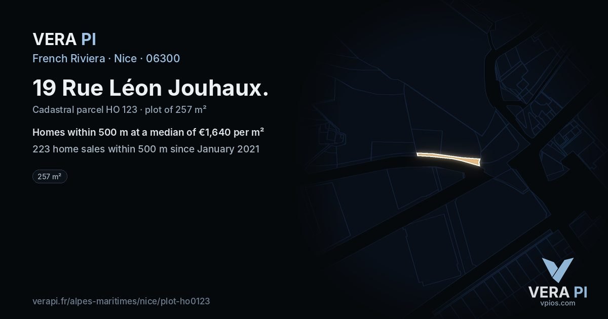 19 Rue Léon Jouhaux, Nice at night – the plot lit, the parcels around coloured by the prices near them