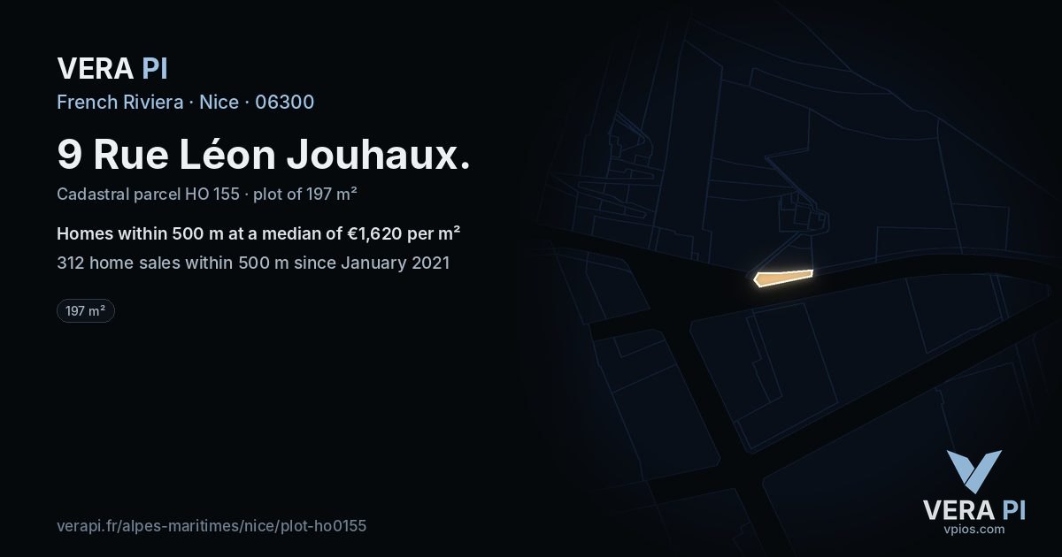 9 Rue Léon Jouhaux, Nice at night – the plot lit, the parcels around coloured by the prices near them