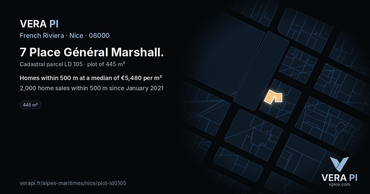 7 Place Général Marshall, Nice at night – the plot lit, the parcels around coloured by the prices near them