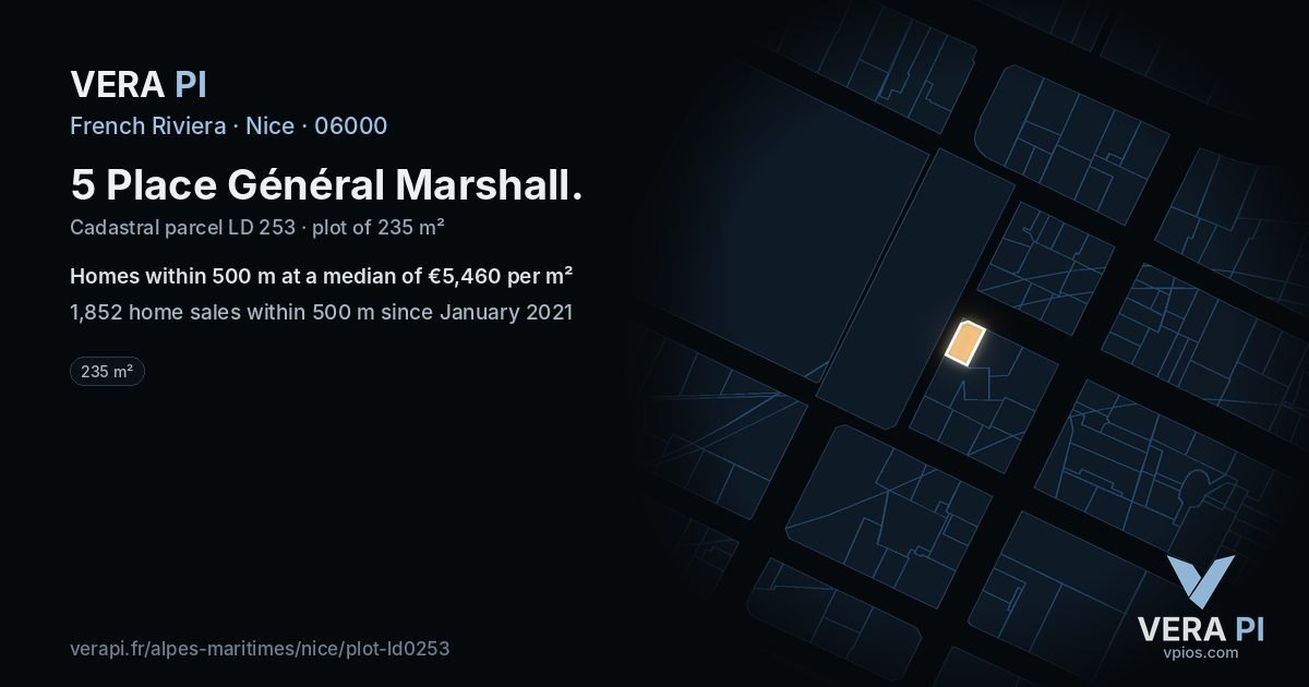 5 Place Général Marshall, Nice at night – the plot lit, the parcels around coloured by the prices near them