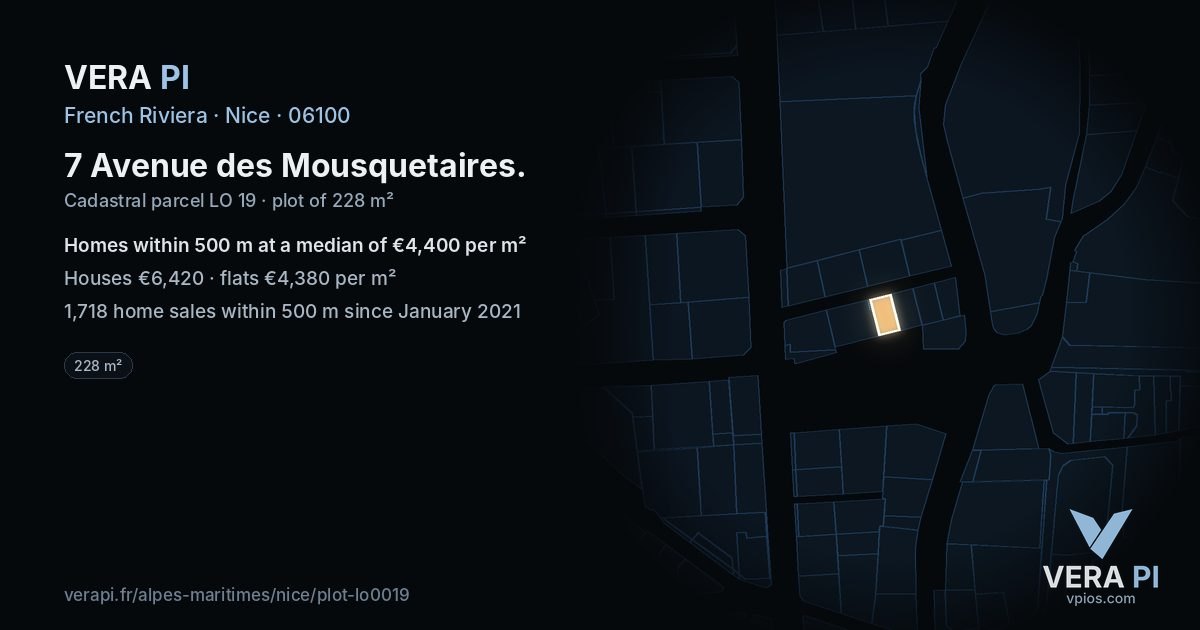 7 Avenue des Mousquetaires, Nice at night – the plot lit, the parcels around coloured by the prices near them