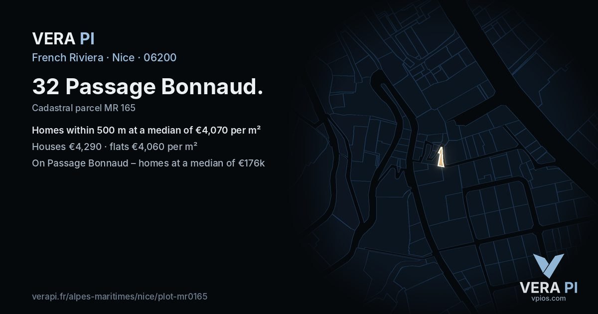 32 Passage Bonnaud, Nice at night – the plot lit, the parcels around coloured by the prices near them