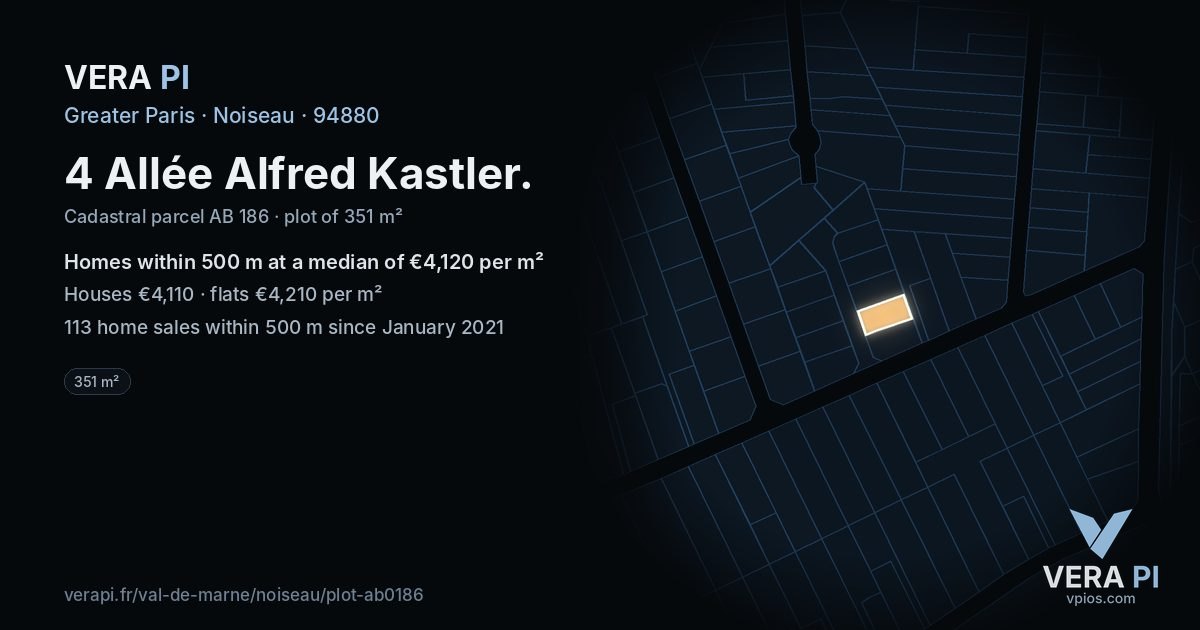 4 Allée Alfred Kastler, Noiseau at night – the plot lit, the parcels around coloured by the prices near them