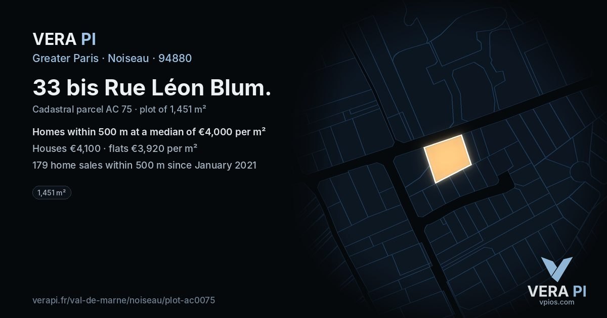 33 bis Rue Léon Blum, Noiseau at night – the plot lit, the parcels around coloured by the prices near them