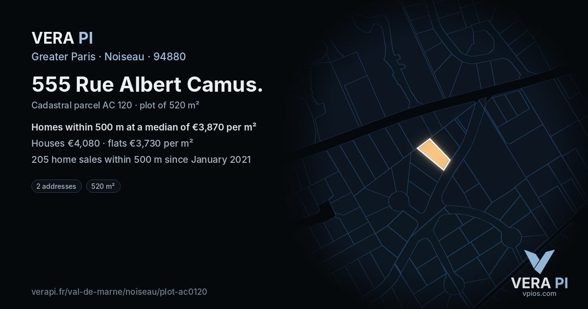 555 Rue Albert Camus, Noiseau at night – the plot lit, the parcels around coloured by the prices near them