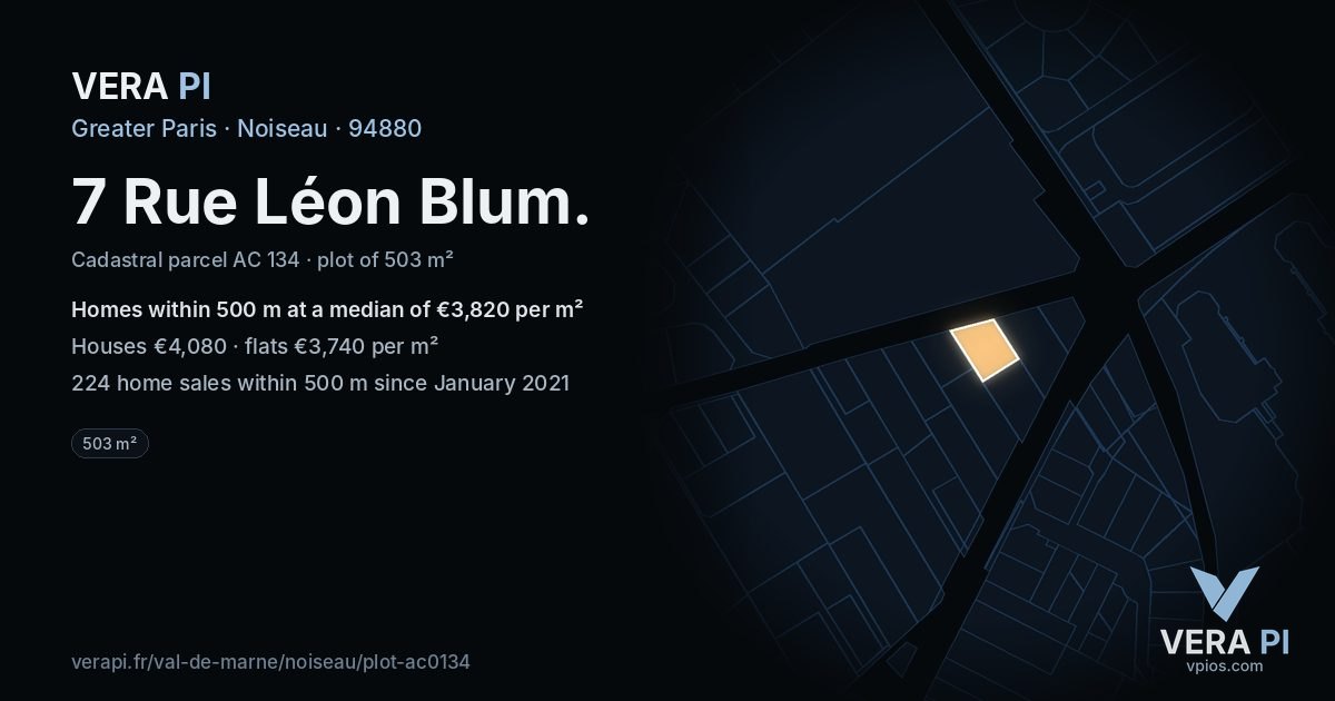 7 Rue Léon Blum, Noiseau at night – the plot lit, the parcels around coloured by the prices near them