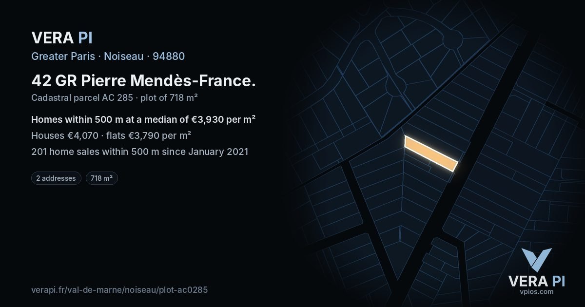 42 GR Pierre Mendès-France, Noiseau at night – the plot lit, the parcels around coloured by the prices near them