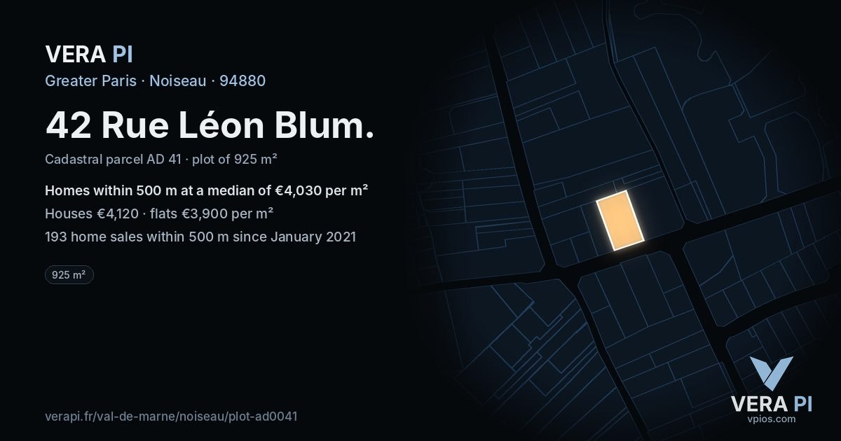 42 Rue Léon Blum, Noiseau at night – the plot lit, the parcels around coloured by the prices near them