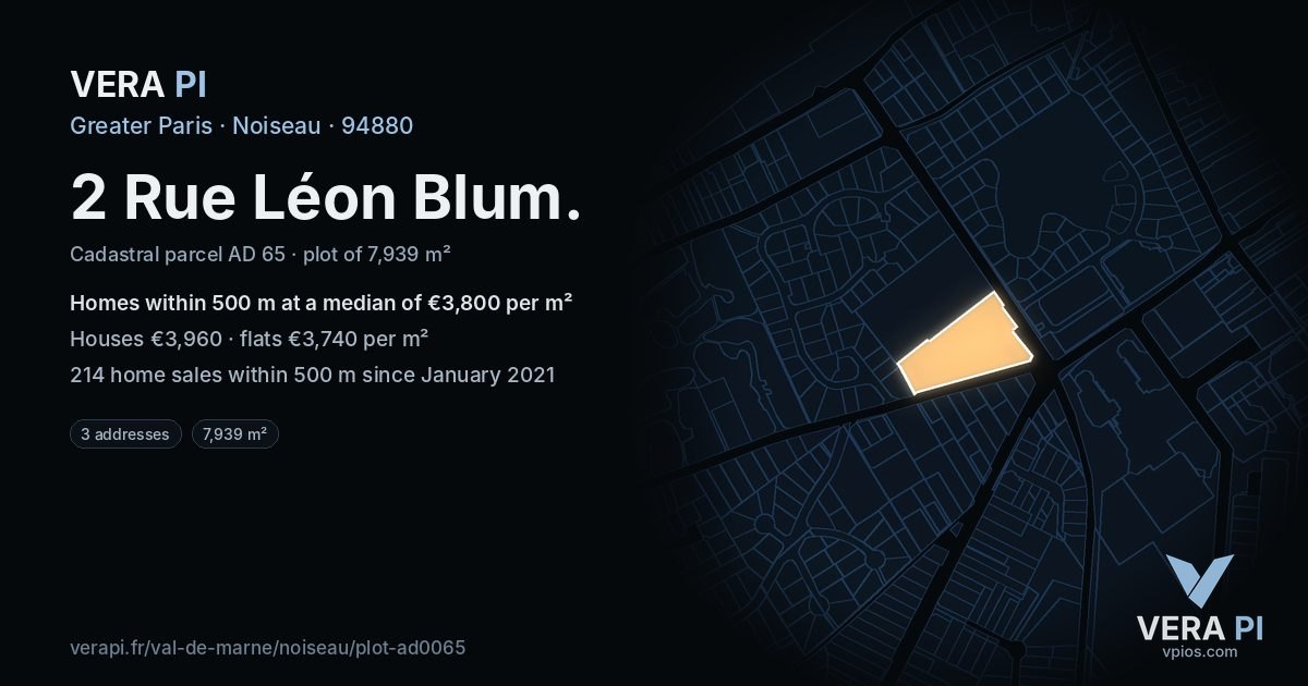 2 Rue Léon Blum, Noiseau at night – the plot lit, the parcels around coloured by the prices near them