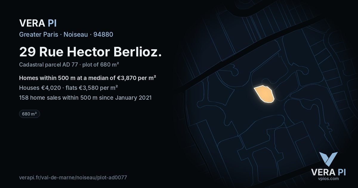 29 Rue Hector Berlioz, Noiseau at night – the plot lit, the parcels around coloured by the prices near them