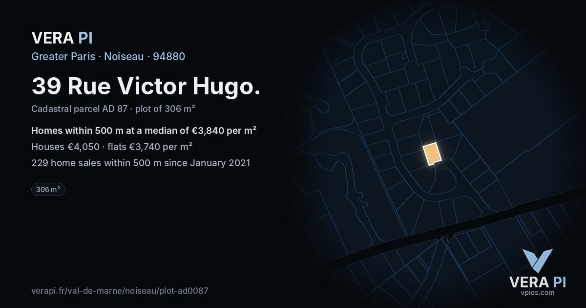 39 Rue Victor Hugo, Noiseau at night – the plot lit, the parcels around coloured by the prices near them